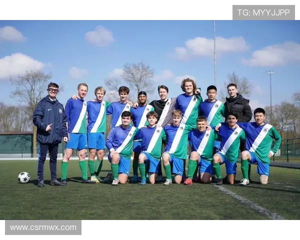 各国足球明星精彩瞬间解说图集展现球场魅力与风采